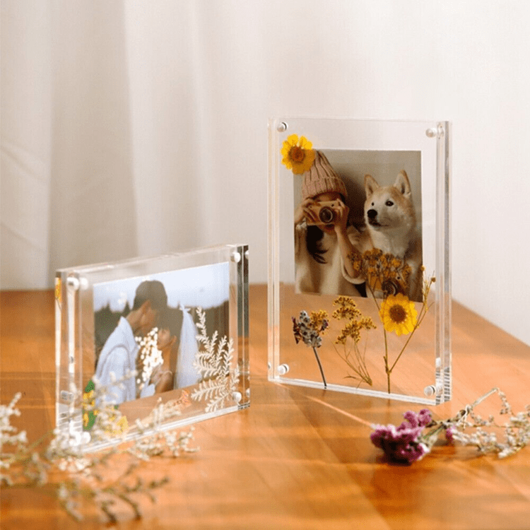 Formschöne Rahmen aus transparentem Acrylglas mit Magnetverschluss